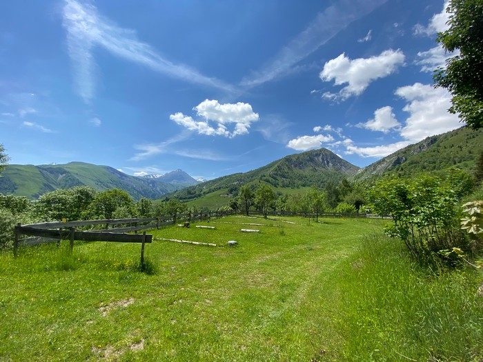 Bénéficiez de 26 emplacements nus avec une vue panoramique à Saint-Sorlin-d'Arves