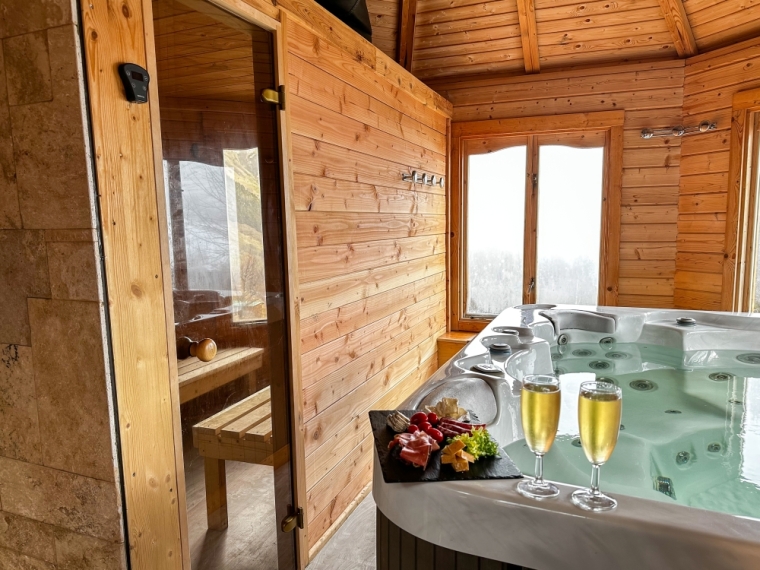 Hébergements insolites avec Sauna & Jacuzzi en Maurienne, Saint-Sorlin-d'Arves, Camping Le Domaine du Trappeur